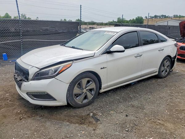 2016 HYUNDAI SONATA GLS (Middle)