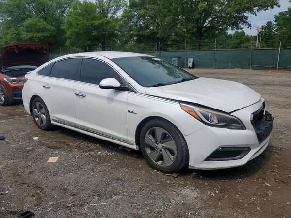 2016 HYUNDAI SONATA GLS (Middle)
