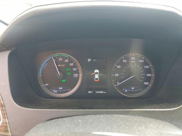2016 HYUNDAI SONATA GLS (Middle)