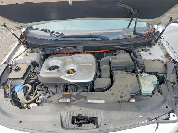 2016 HYUNDAI SONATA GLS (Middle)