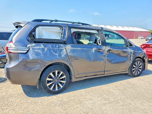 2019 TOYOTA SIENNA LE