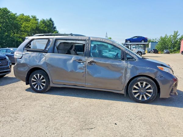 2019 TOYOTA SIENNA LE
