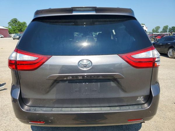 2019 TOYOTA SIENNA LE