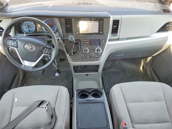 2019 TOYOTA SIENNA LE