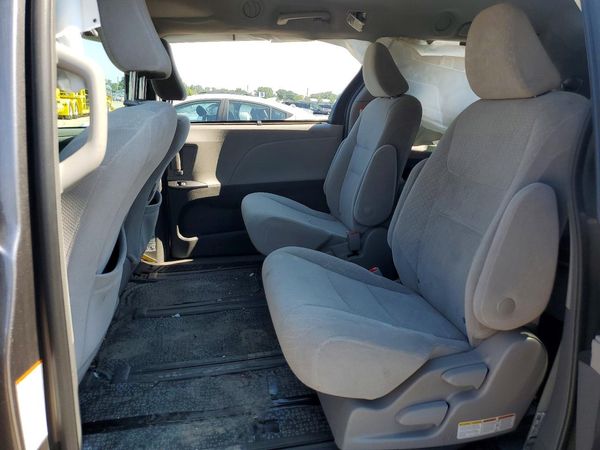 2019 TOYOTA SIENNA LE