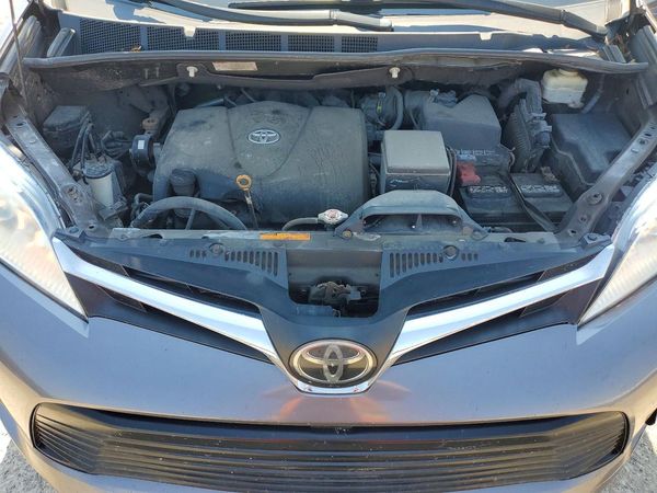 2019 TOYOTA SIENNA LE