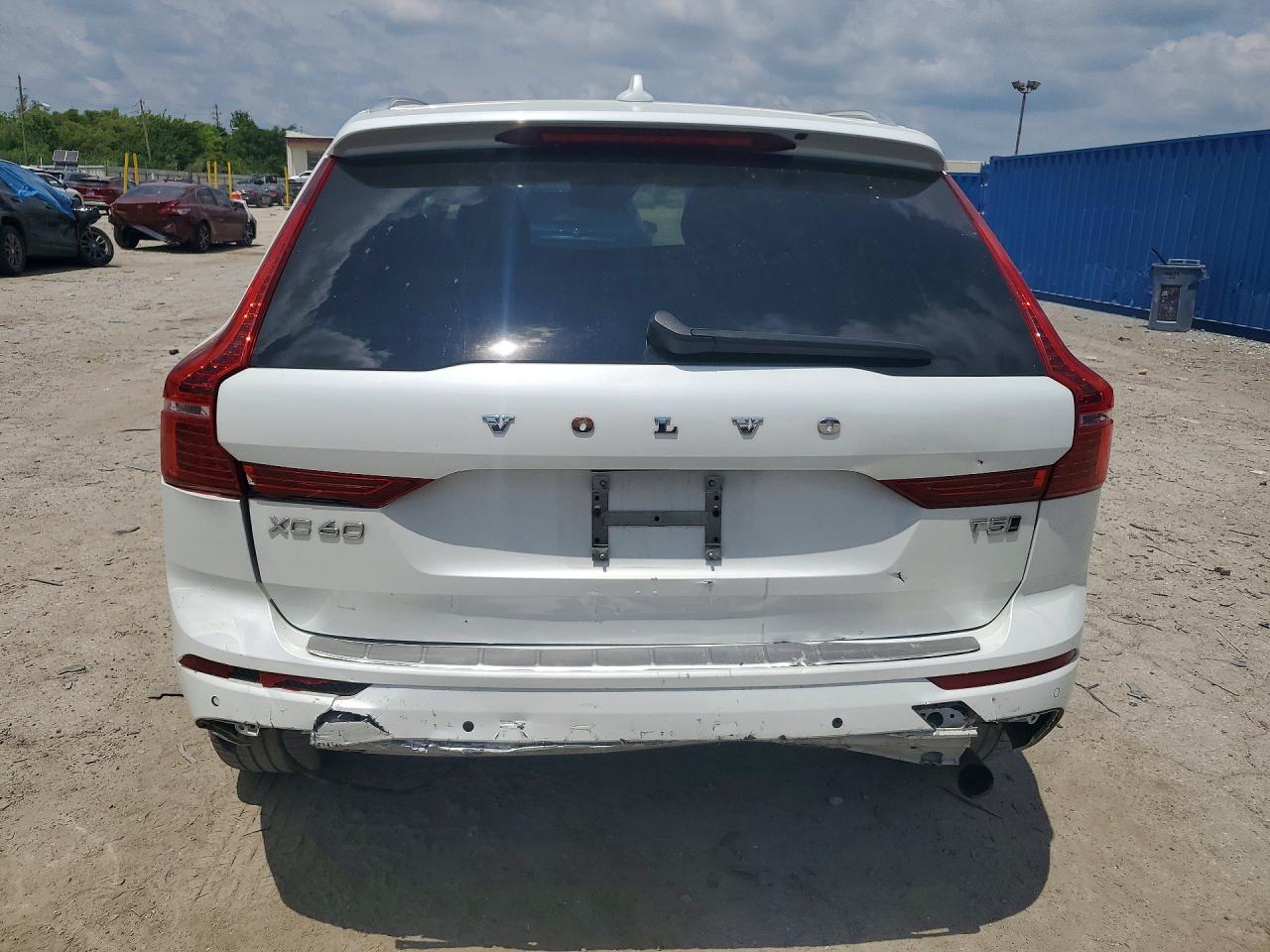2018 VOLVO XC60 Momentum
