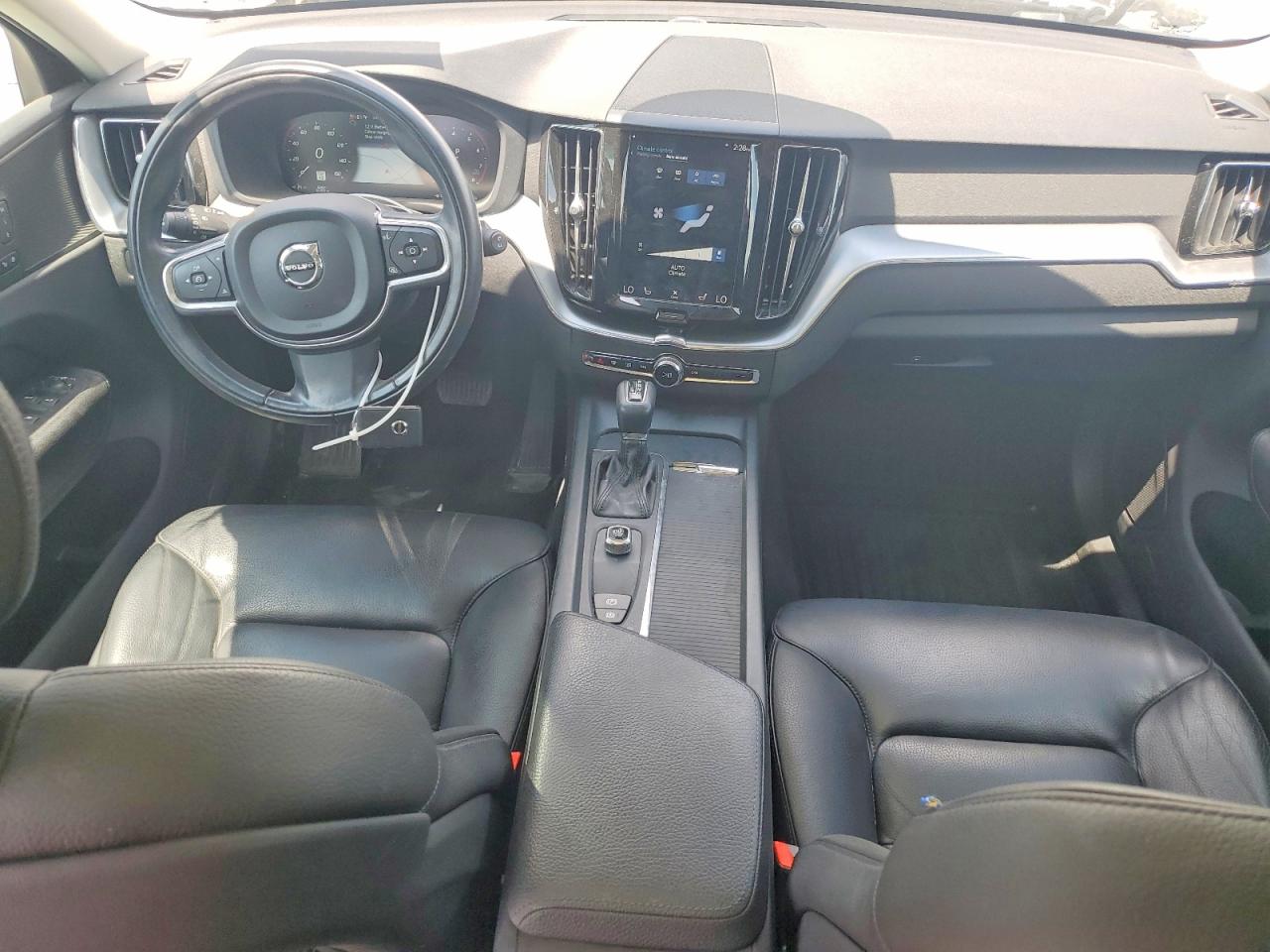 2018 VOLVO XC60 Momentum