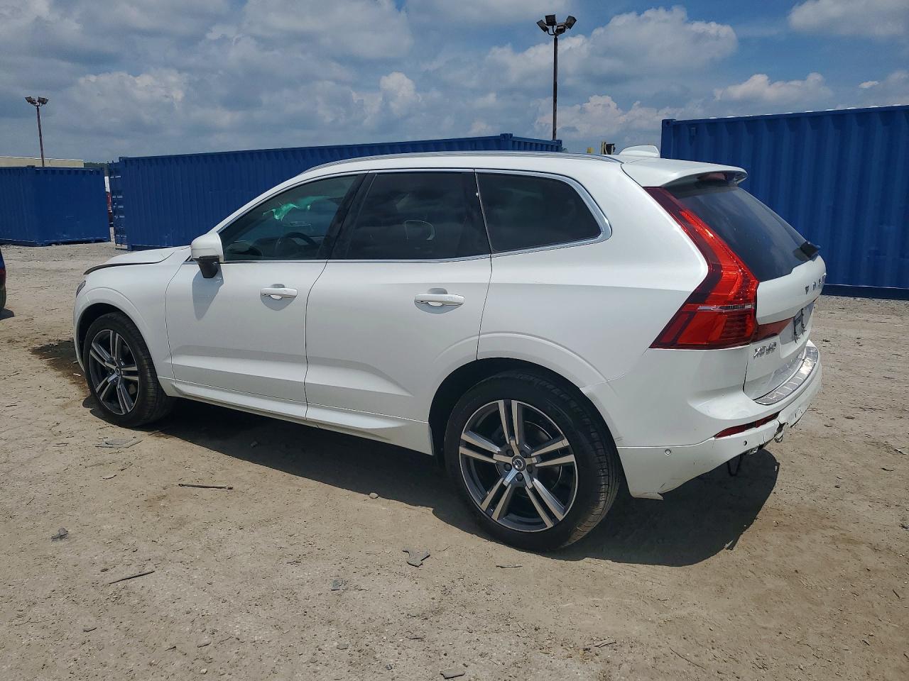 2018 VOLVO XC60 Momentum