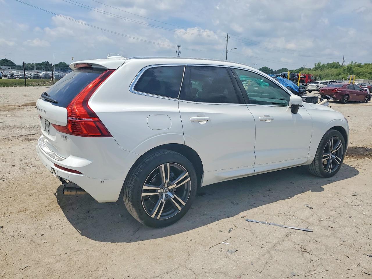 2018 VOLVO XC60 Momentum