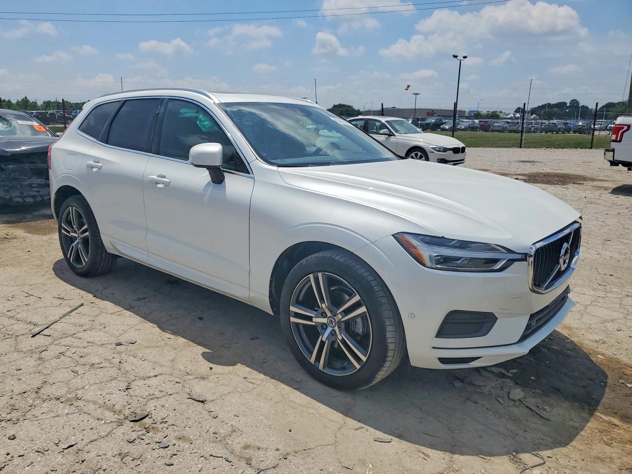2018 VOLVO XC60 Momentum