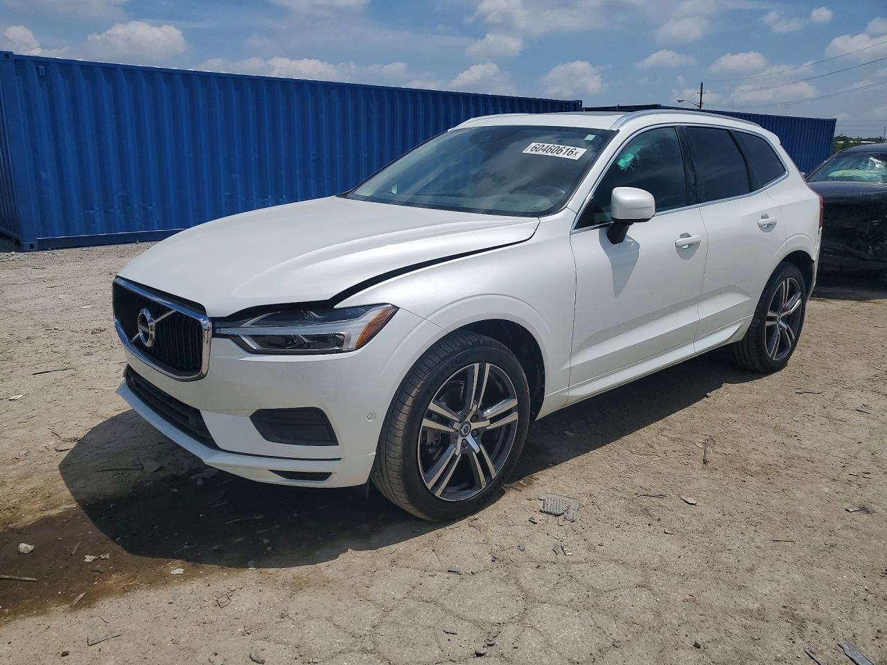 2018 VOLVO XC60 Momentum