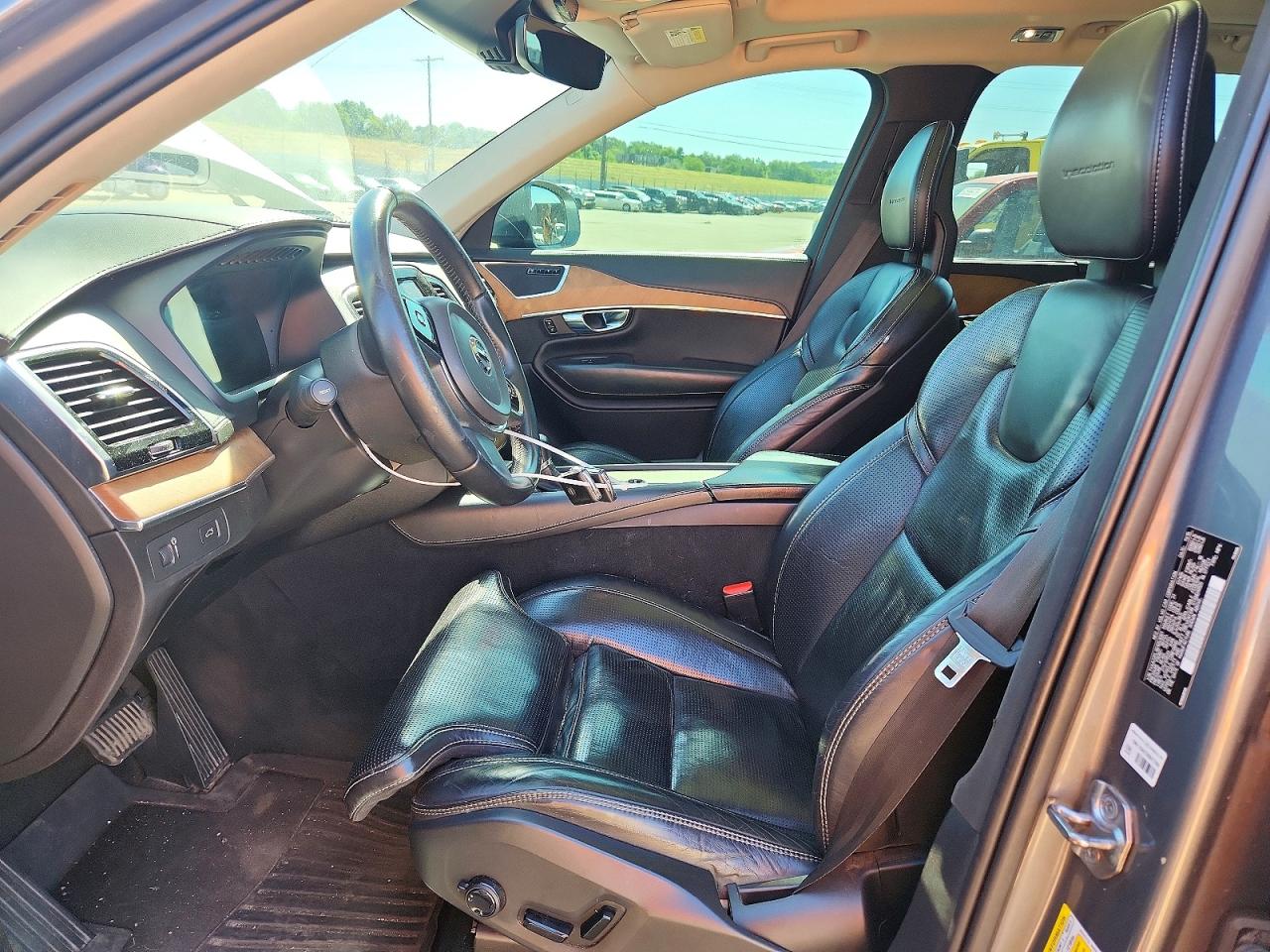 2016 VOLVO XC90