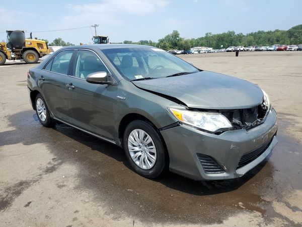 2014 TOYOTA CAMRY