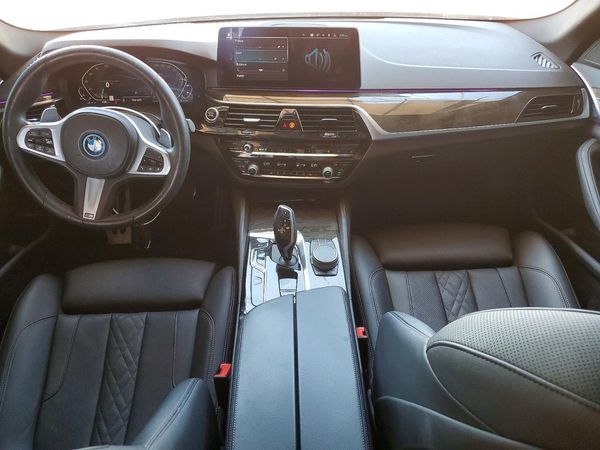 2022 BMW 530E