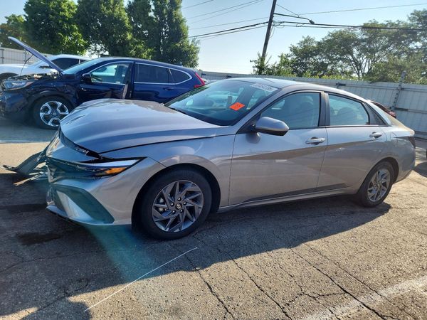 2024 HYUNDAI ELANTRA