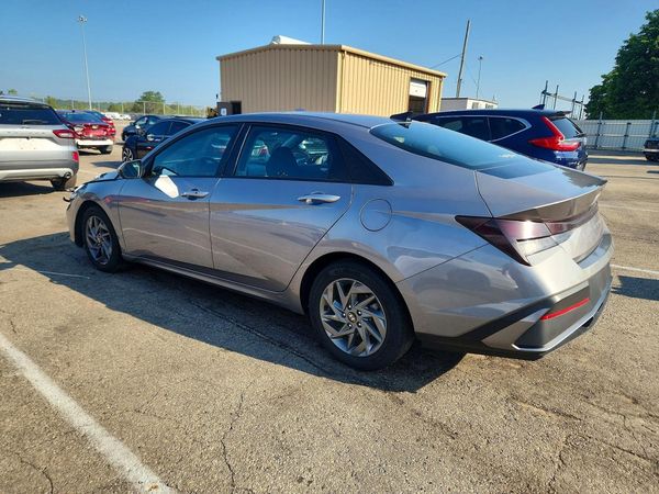 2024 HYUNDAI ELANTRA
