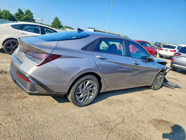 2024 HYUNDAI ELANTRA