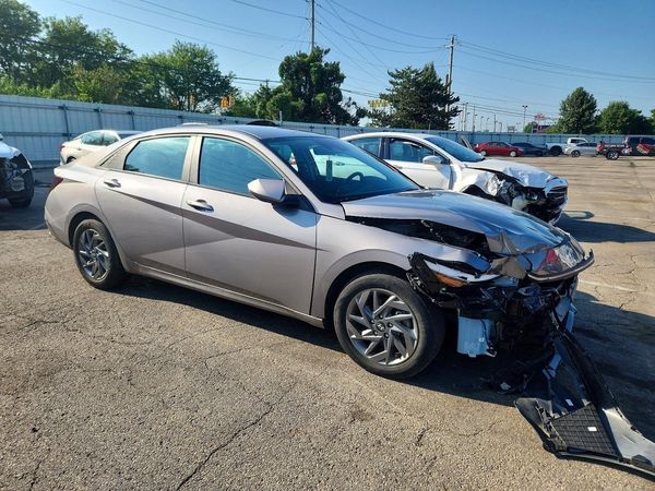 2024 HYUNDAI ELANTRA