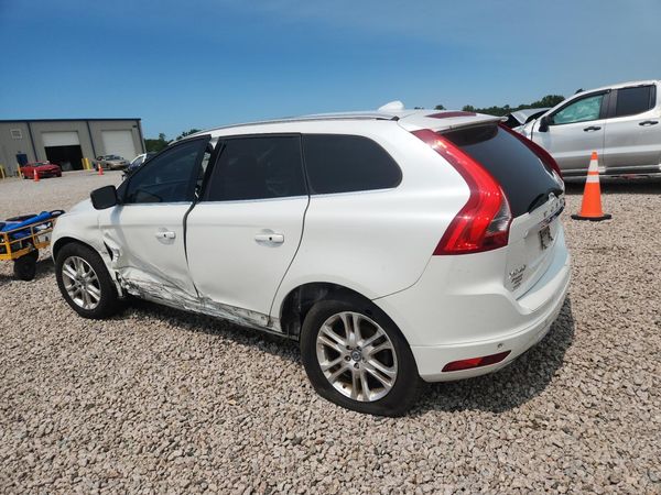 2015 VOLVO XC60 Premier+ (non R design)