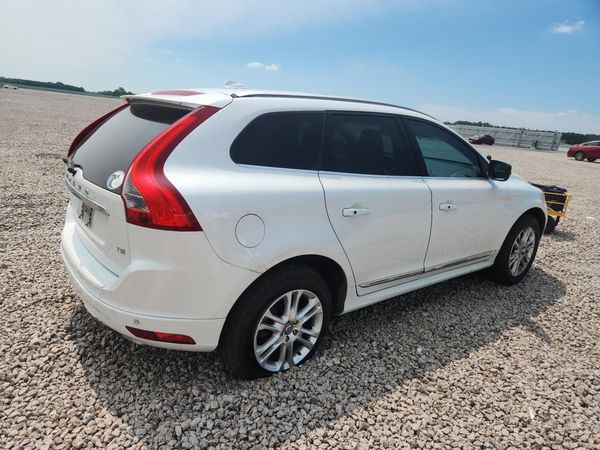 2015 VOLVO XC60 Premier+ (non R design)