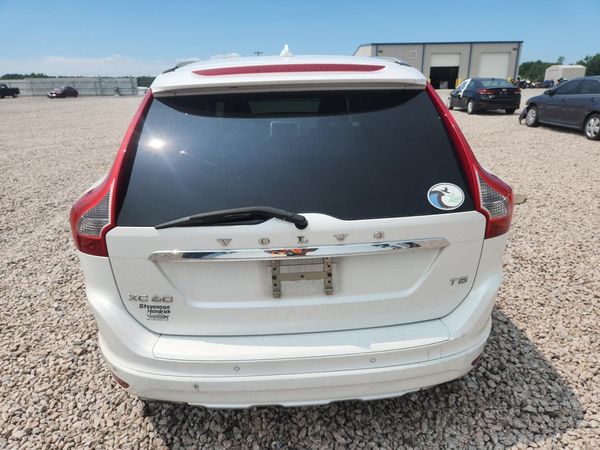 2015 VOLVO XC60 Premier+ (non R design)