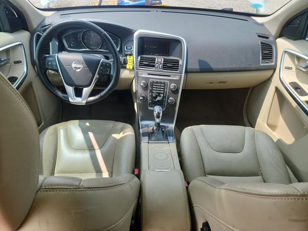 2015 VOLVO XC60 Premier+ (non R design)