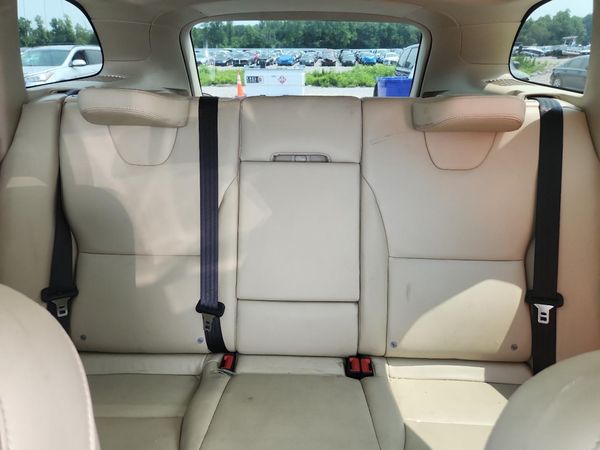 2015 VOLVO XC60 Premier+ (non R design)