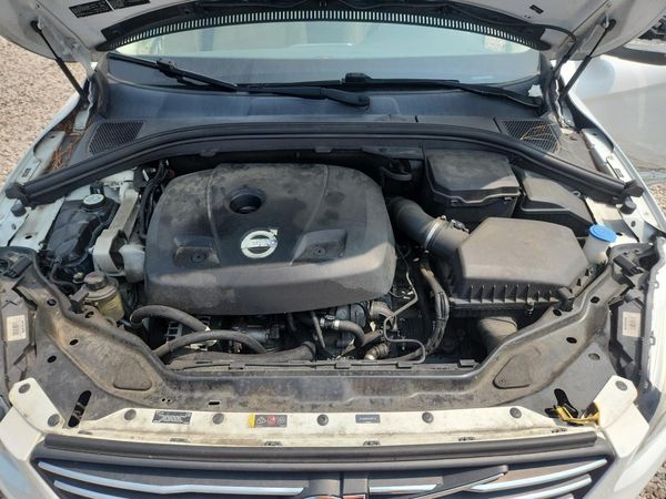 2015 VOLVO XC60 Premier+ (non R design)
