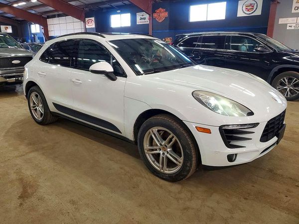 2017 PORSCHE MACAN