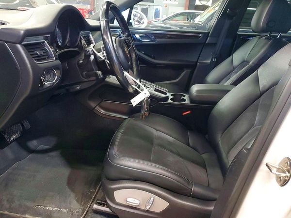2017 PORSCHE MACAN