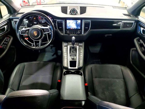 2017 PORSCHE MACAN