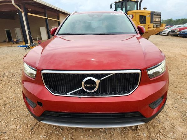2019 VOLVO XC40 Momentum