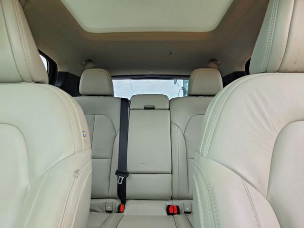 2019 VOLVO XC40 Momentum
