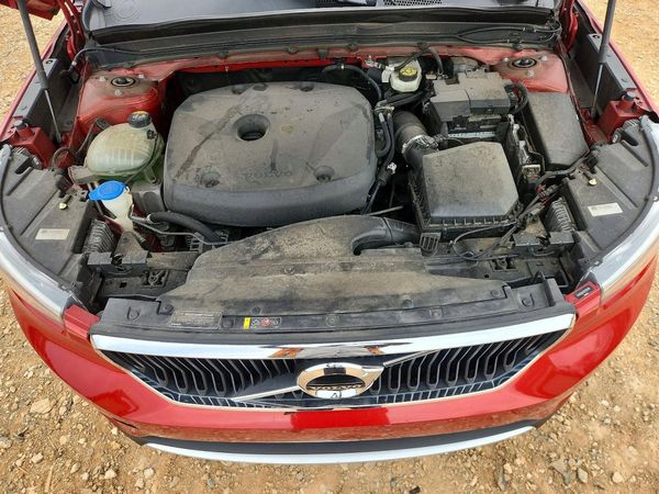 2019 VOLVO XC40 Momentum