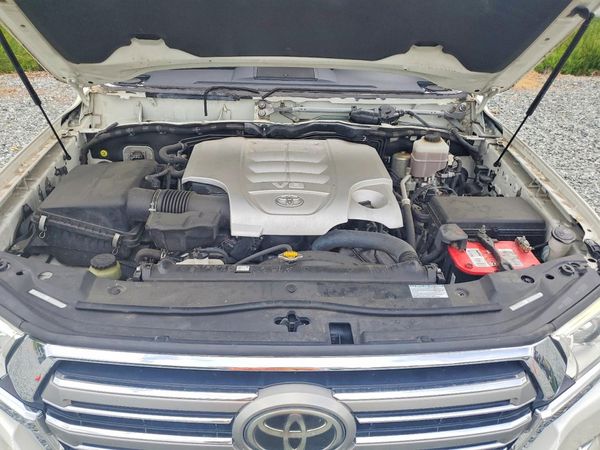 2016 TOYOTA LAND CRUISER VX-R