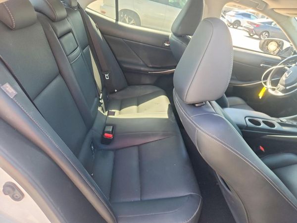 2016 LEXUS IS 200T