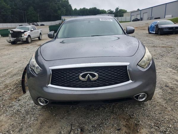 2017 INFINITI QX70