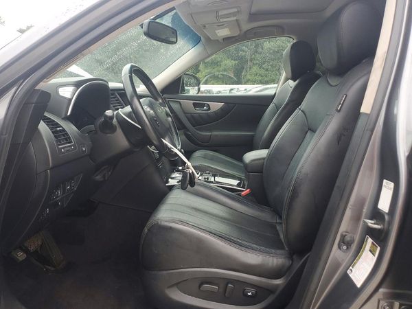 2017 INFINITI QX70