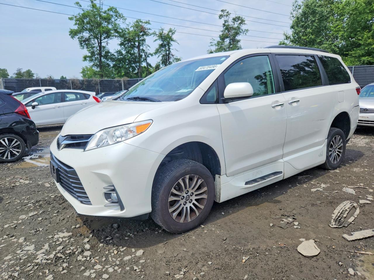 2020 TOYOTA SIENNA Q grade