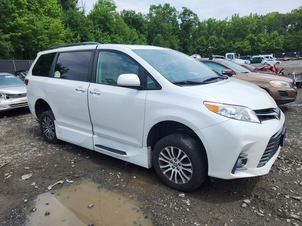 2020 TOYOTA SIENNA Q grade