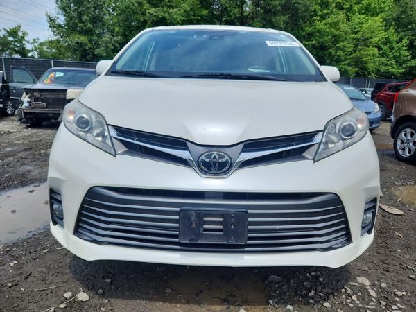 2020 TOYOTA SIENNA Q grade