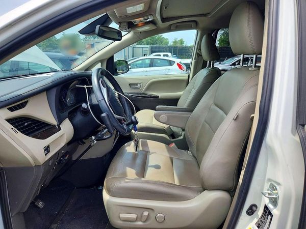 2020 TOYOTA SIENNA Q grade