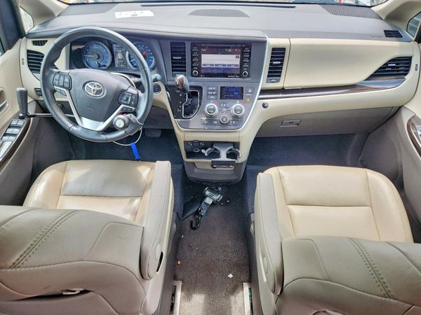 2020 TOYOTA SIENNA Q grade