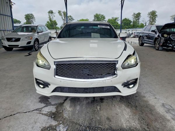 2017 INFINITI Q70