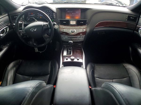 2017 INFINITI Q70