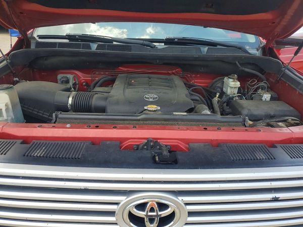 2014 TOYOTA TUNDRA Limited — Engine bay