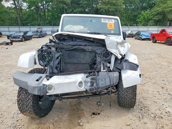 2017 JEEP WRANGLER UNLIMITED SAHARA 4X4