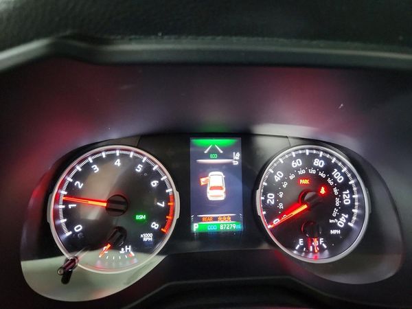2021 TOYOTA RAV4 XLE