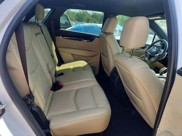 2017 CADILLAC XT5 Base